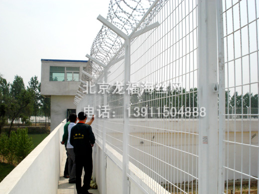 监狱隔离网㐭㄰