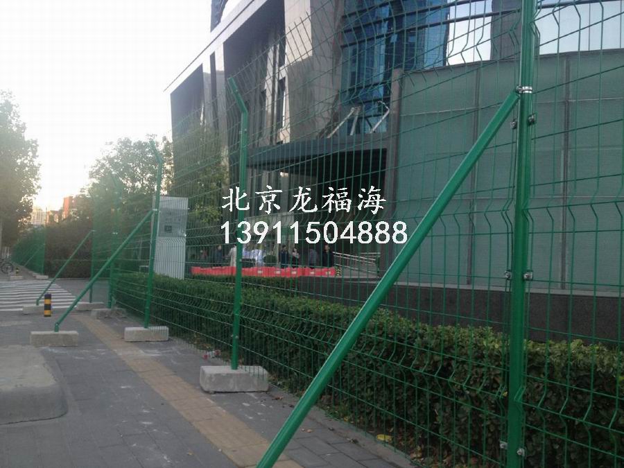 带水泥墩护栏-03